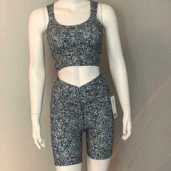 New SAGE Collective workout set - Picture 2 of 12